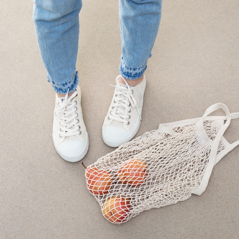 VEJA Sustainable Canvas Sneaker Sz 7